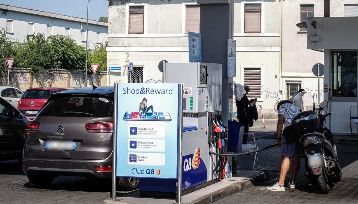 Prezzi benzina e diesel, a Ferragosto è caro carburanti: quanto costa viaggiare
