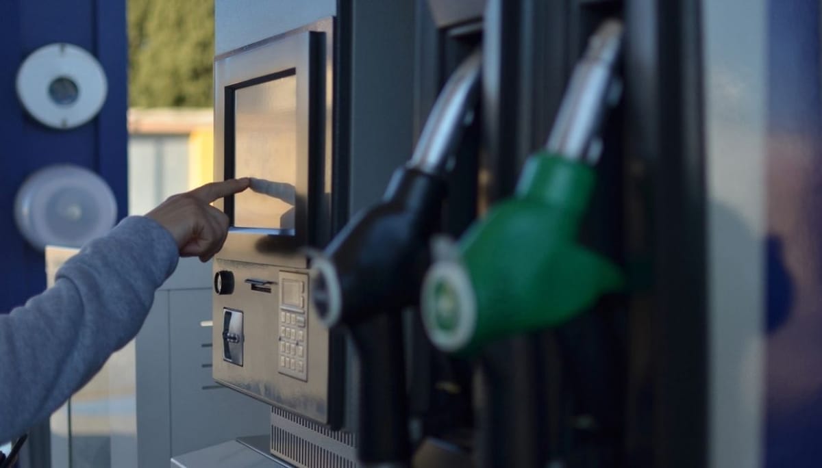 Accise mobili sui carburanti, il governo prepara il ritorno dello sconto dopo rialzo prezzi