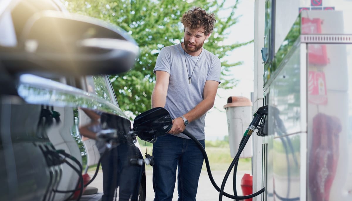 Carburanti, taglio accise prorogato: gli aiuti sul gasolio (forse) a fine mese